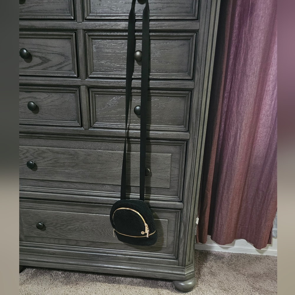 Lululemon Crossbody Bag - Picture 7 of 8